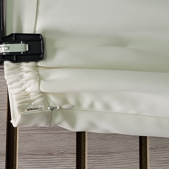 Donna Vinci Ivory Pearl Skirt Suit, Size 8 - Picture 12 of 13